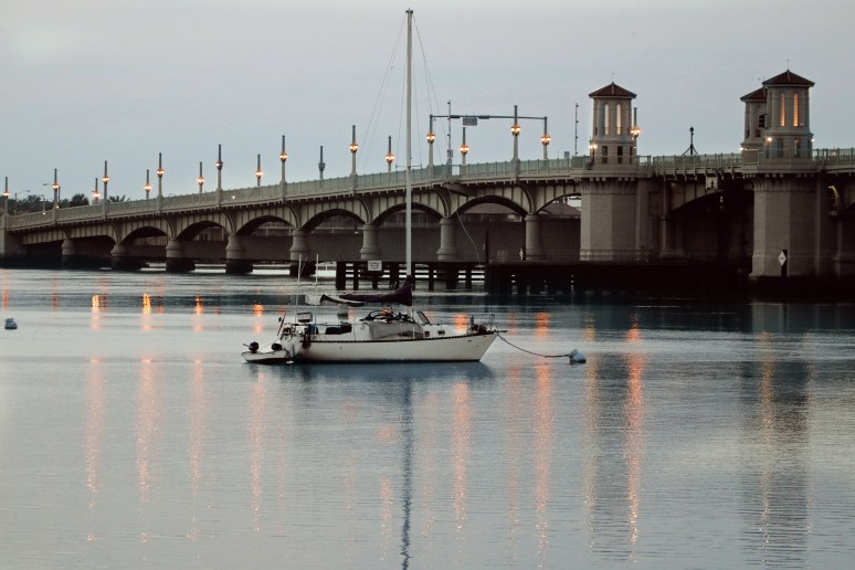 3314BoatbyLightedBridge